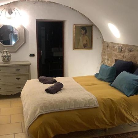 la villageoise, chambre troglodyte pitoresque au cœur du village Rognes Extérieur photo