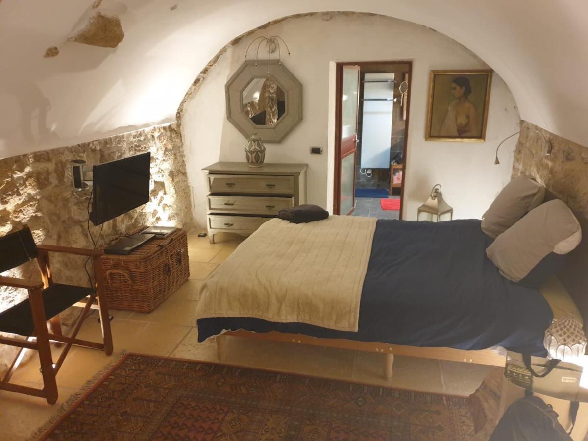 la villageoise, chambre troglodyte pitoresque au cœur du village Rognes Extérieur photo