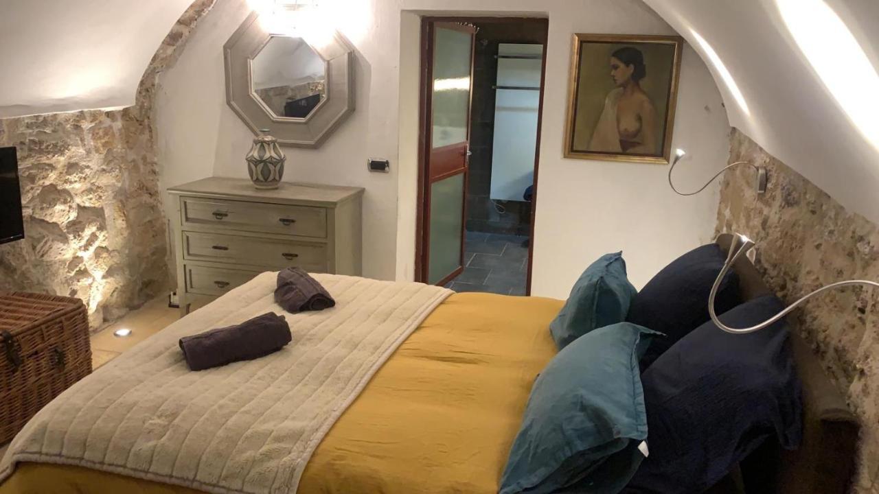la villageoise, chambre troglodyte pitoresque au cœur du village Rognes Extérieur photo