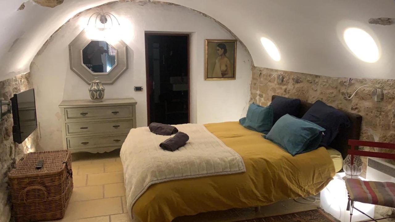 la villageoise, chambre troglodyte pitoresque au cœur du village Rognes Extérieur photo