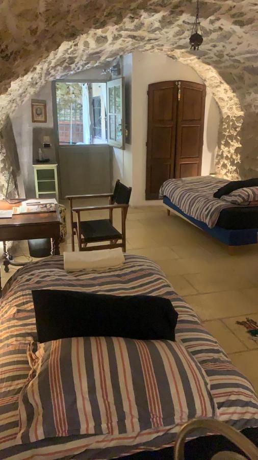 la villageoise, chambre troglodyte pitoresque au cœur du village Rognes Extérieur photo
