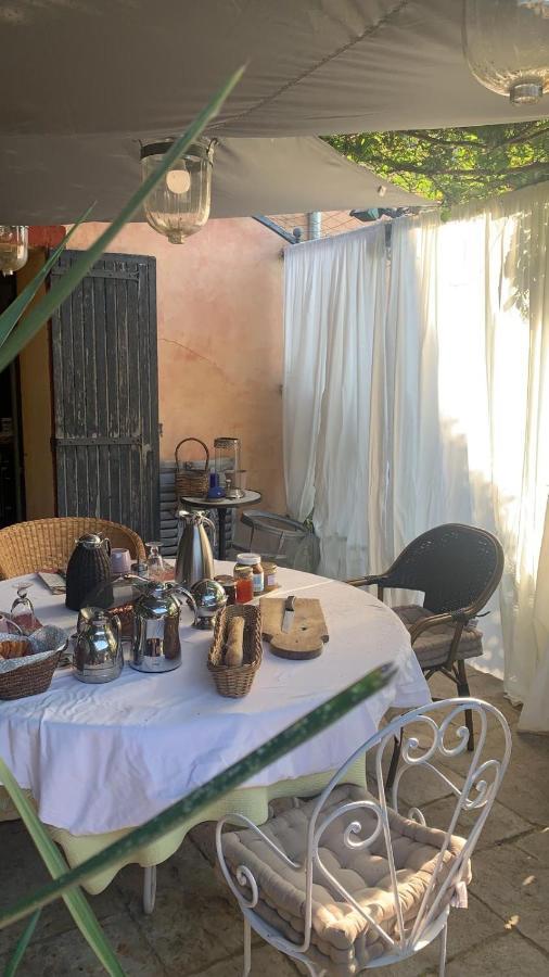 la villageoise, chambre troglodyte pitoresque au cœur du village Rognes Extérieur photo